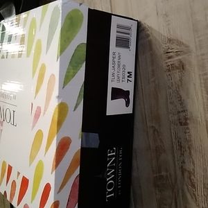 New in box rubber rain boots - size 7